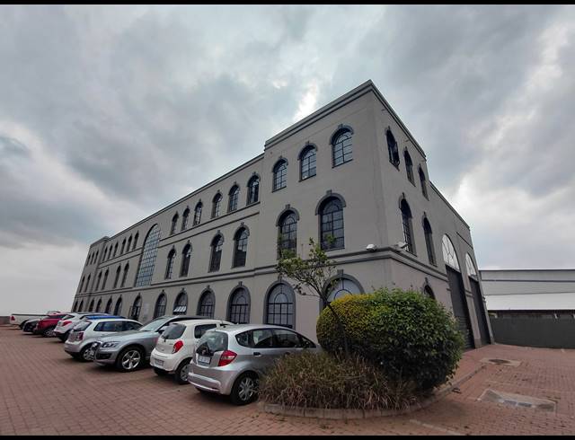 138M² OFFICE TO LET IN GRAND CENTRAL